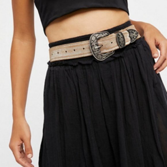 FREE PEOPLE Accessories - FREE PEOPLE CRACKED SILVER WESTERN BELT